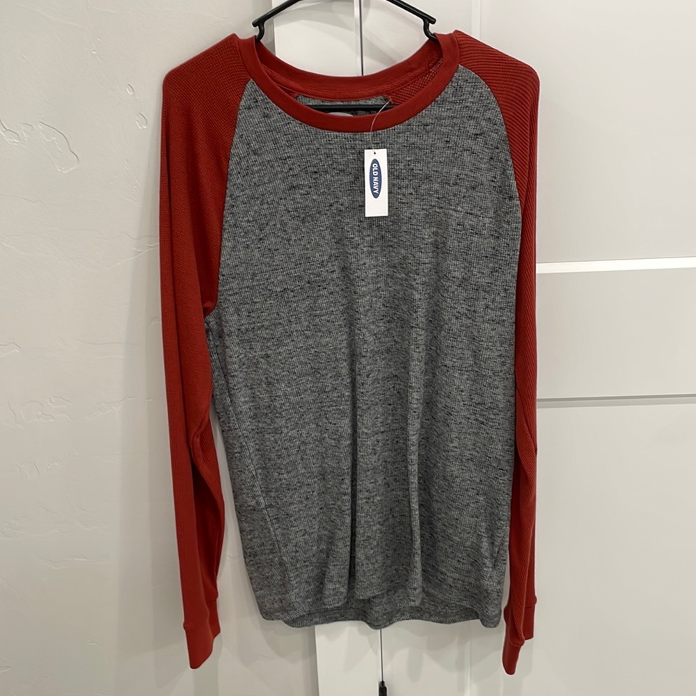 Long sleev textured tee. Burnt Orange and gray. Perfect for fall